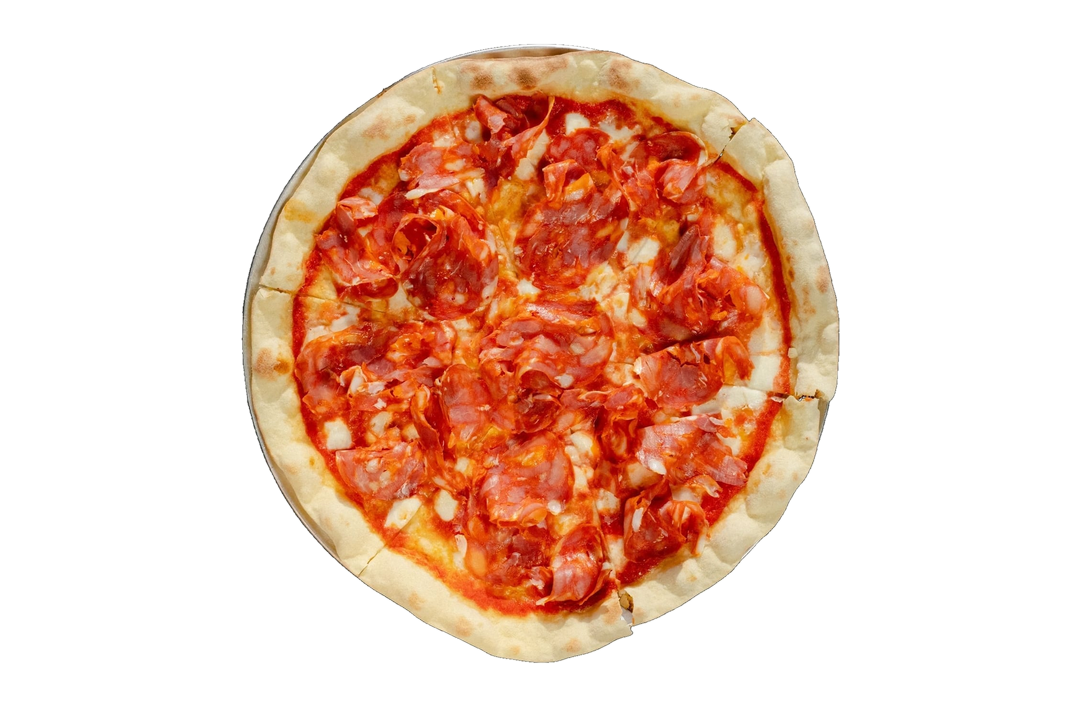 Eine ganze Pizza mit luftgetrocknetem Schinken und Mozzarella